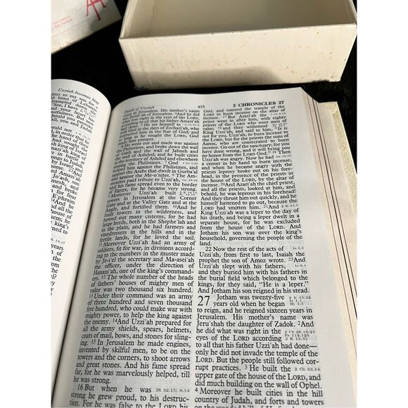 New Holman family verse reference jewel bible - Picture 6 of 10